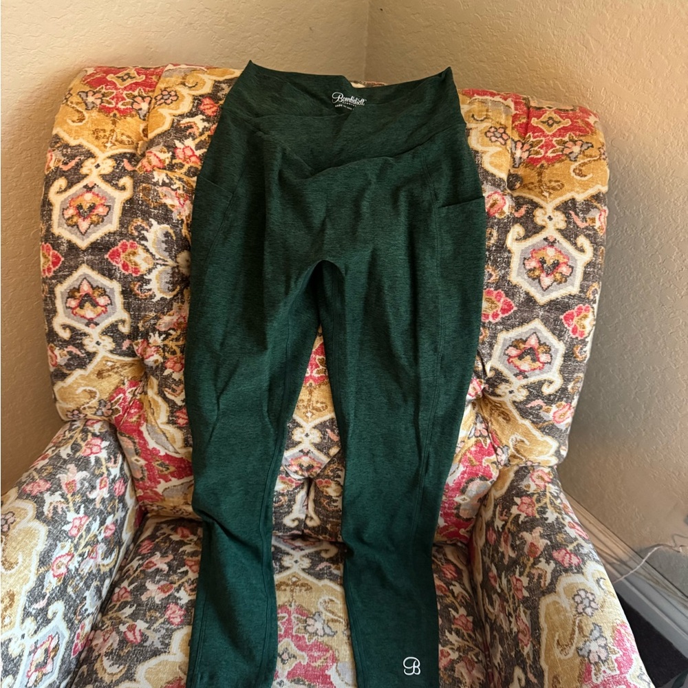 Bombshell Sportswear Green contour scrunch leggings